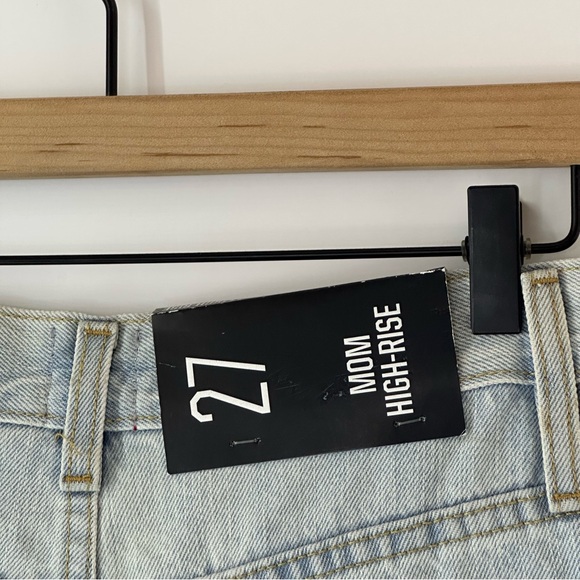 Urban Outfitters BDG Mom High Rise‎ Denim Short Light Wash Size 27 NWT - Picture 5 of 5